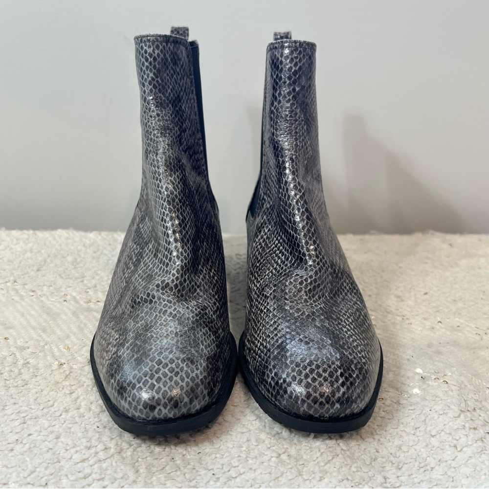 Kenneth Cole Reaction Boot Chelsea Faux Leather Snake Print Ankle Bootie 8.5 NEW - Picture 2 of 8